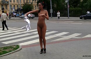 गुड़िया एक रूसी लड़की को अनड्रेस हिंदी सेक्सी वीडियो फुल मूवी एचडी करना चाहती है